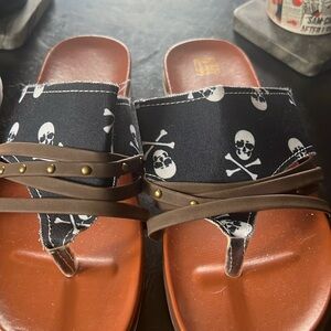 Pretty skull shoes brand new